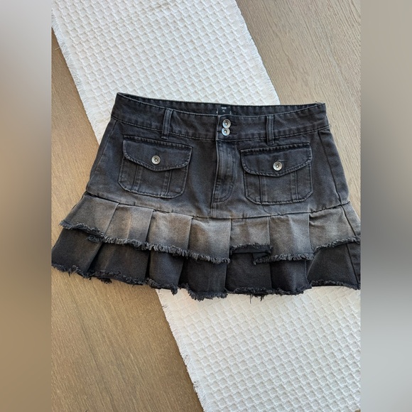 Y2K Grunge distressed Black and Brown mini skirt - Picture 2 of 9